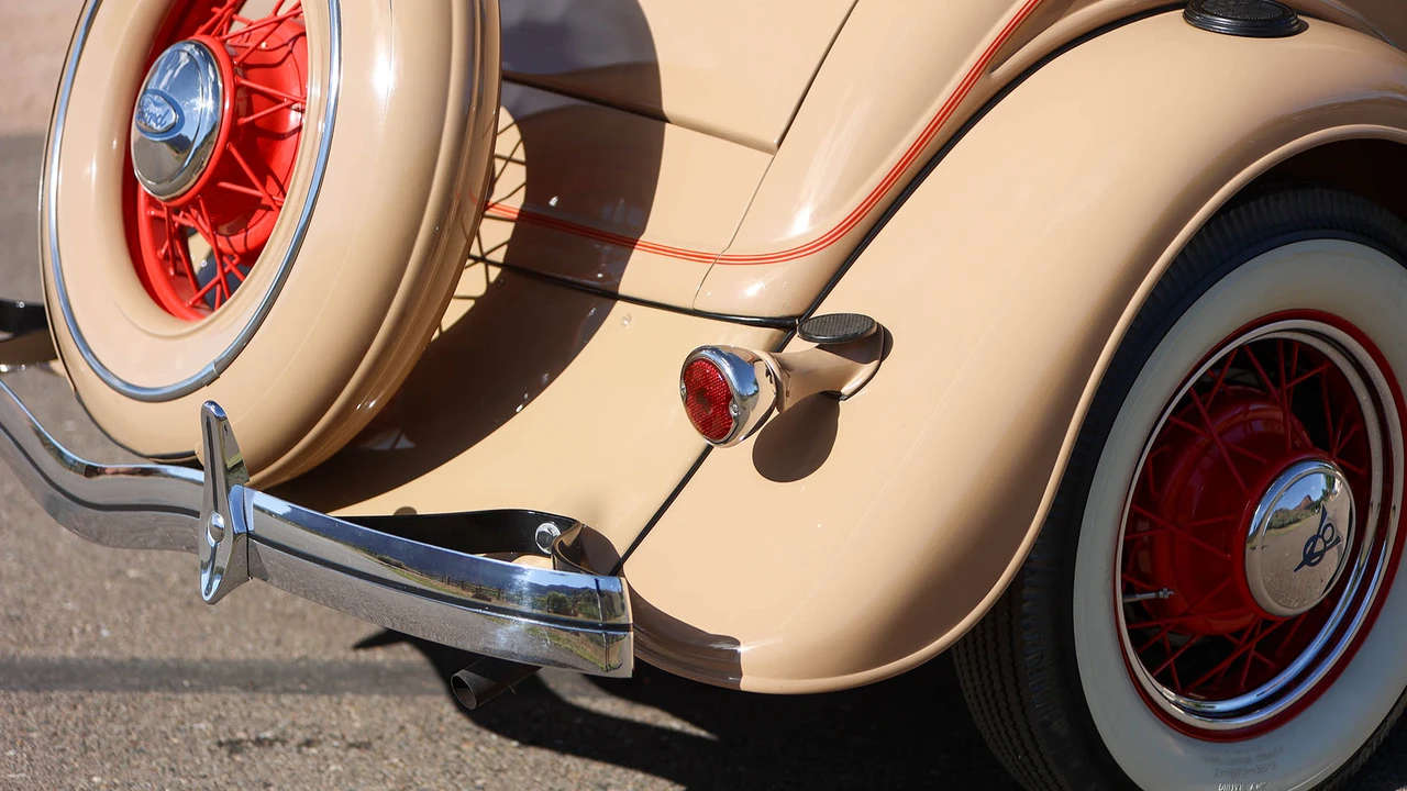 1934 Ford Model 18 & 40 - Image 27 of 31