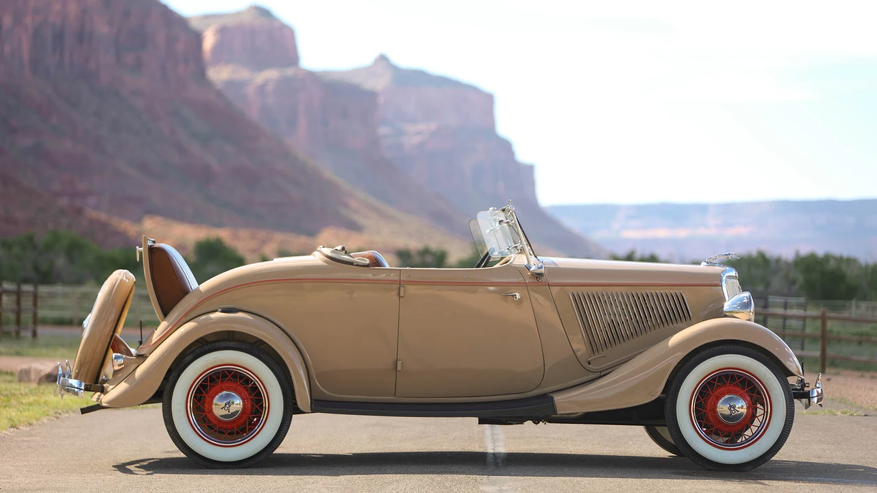 1934 Ford Model 18 & 40 - Image 10 of 31