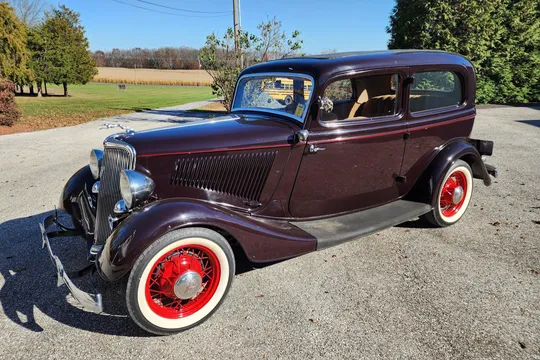 1934 Ford Model 18 & 40 V8 Deluxe Tudor Sedan