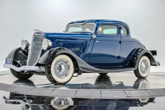 1934 Ford Model 40 Deluxe 5-Window Coupe