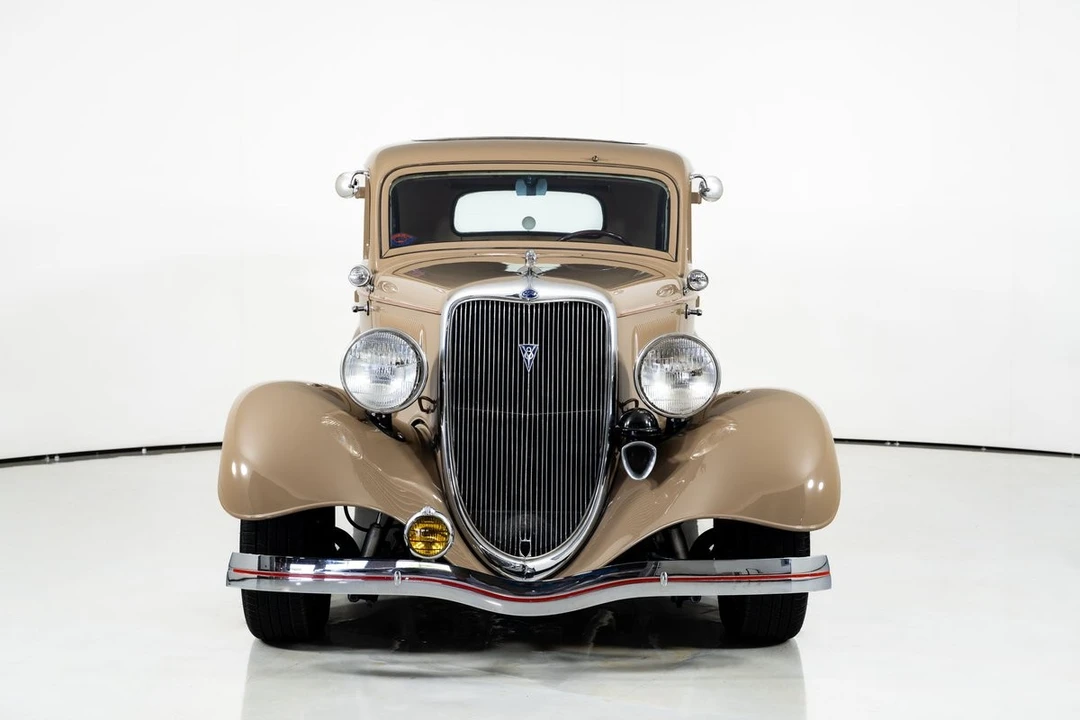 1934 Ford Standard & Deluxe & Super Deluxe - Image 4 of 31