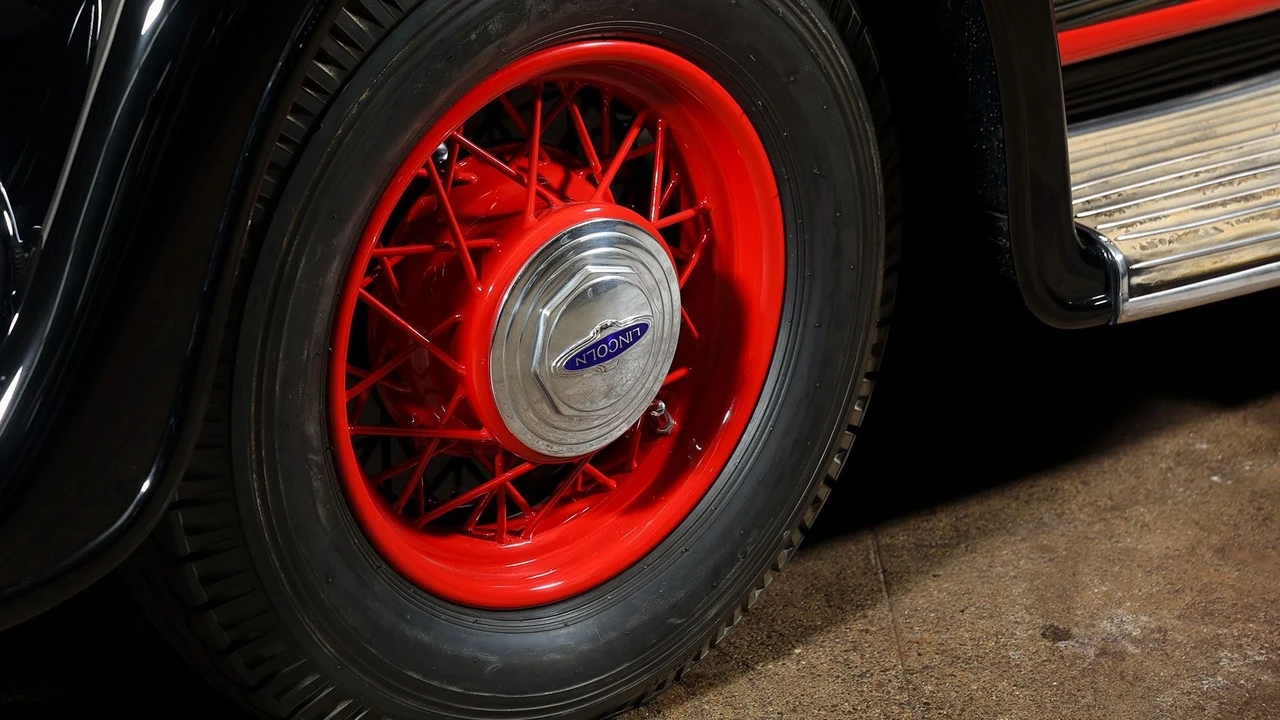 1934 Lincoln Zephyr - Image 30 of 31