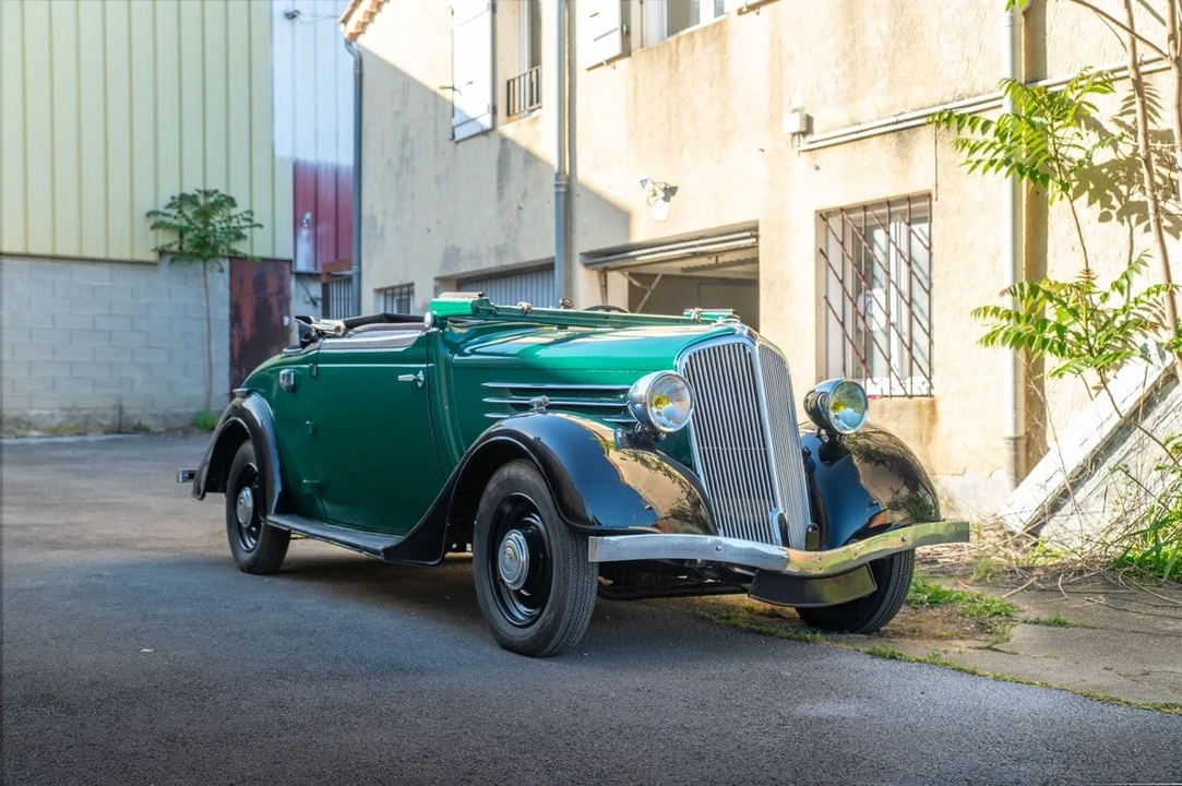 1934 Renault - Image 2 of 30