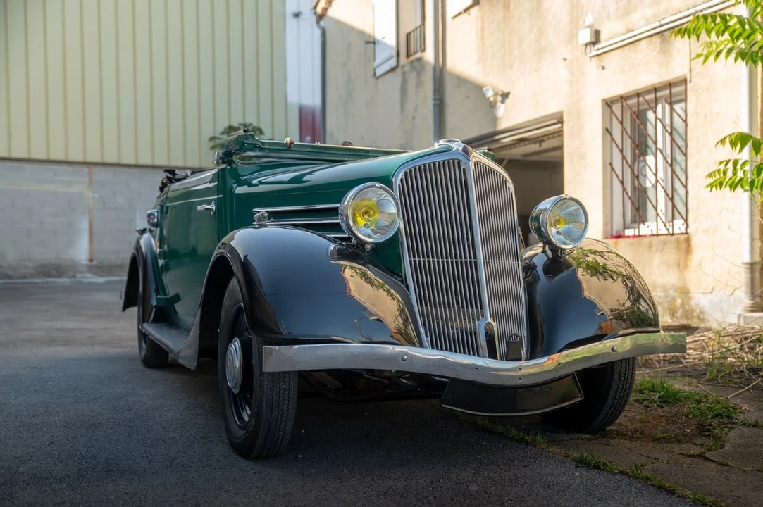 1934 Renault - Image 3 of 30