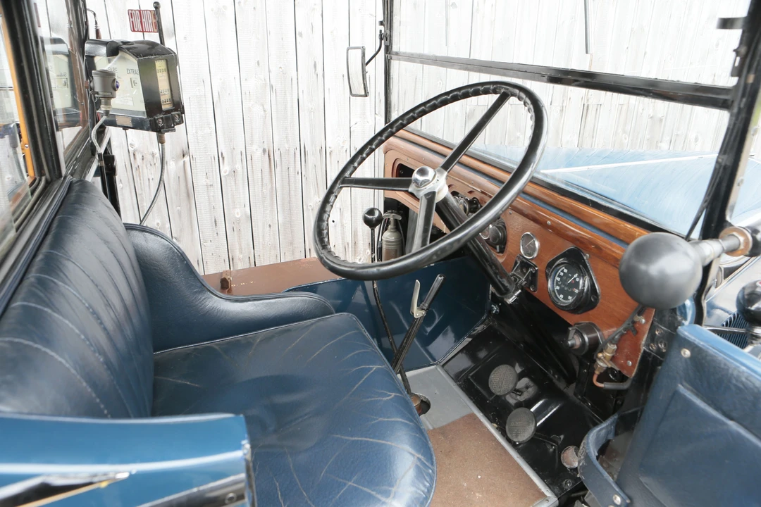 1935 Austin - Image 2 of 11