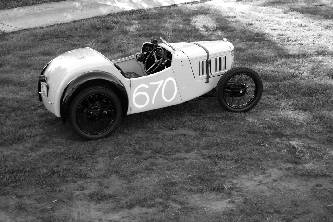 1935 - Image 27 of 31