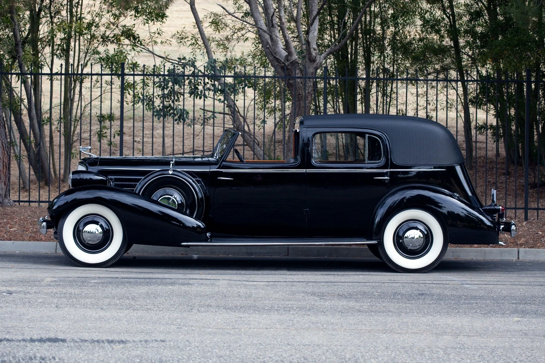 1935 Cadillac V-12 - Image 16 of 19