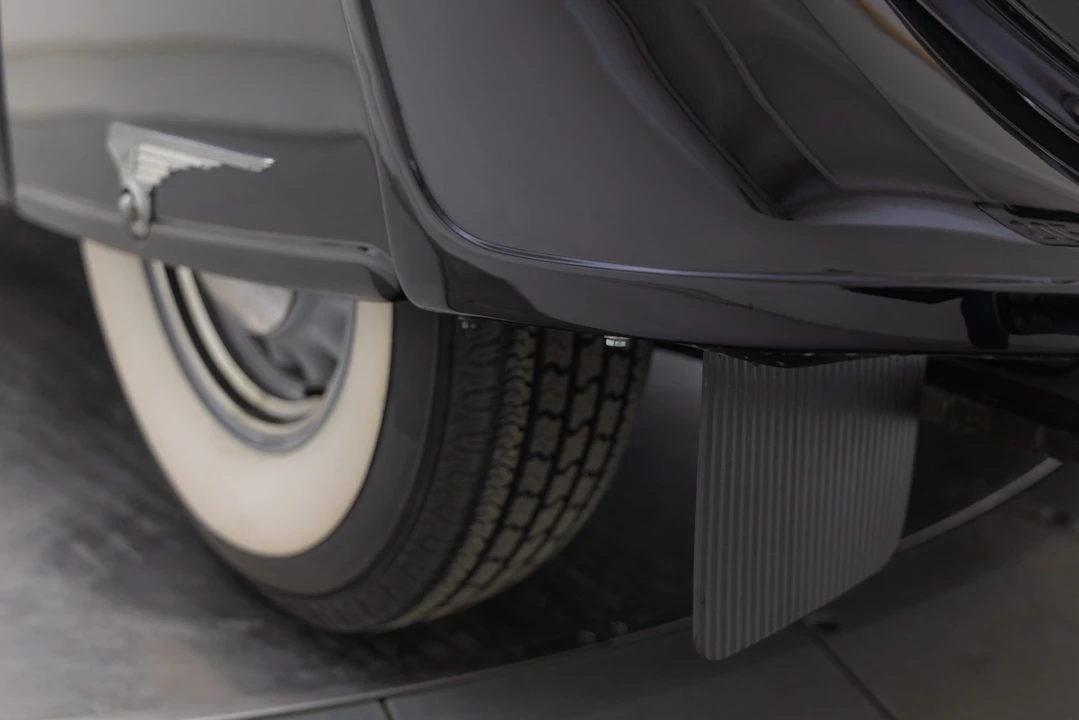1935 Chrysler Airflow - Image 30 of 31