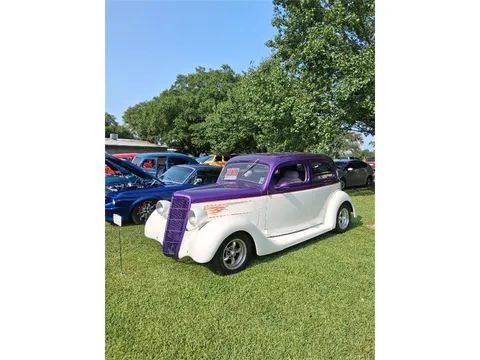 1935 Ford 2-Dr Sedan