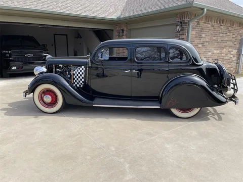 1935 Ford 4-Dr Sedan