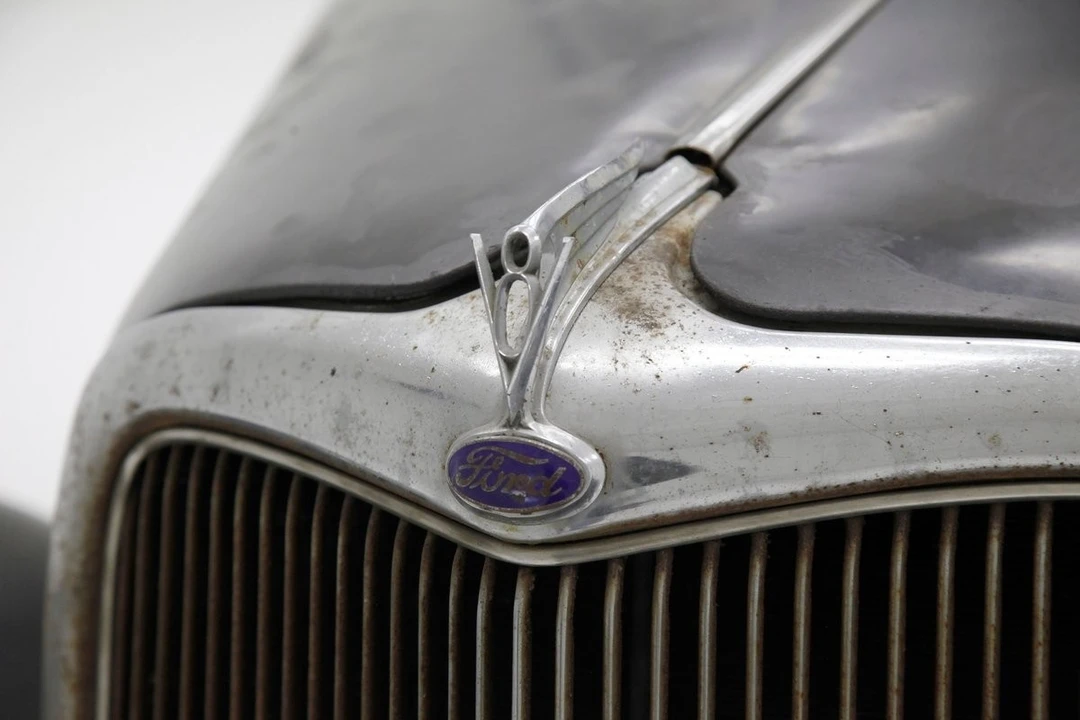 1935 Ford Model 48 & 68 - Image 16 of 21