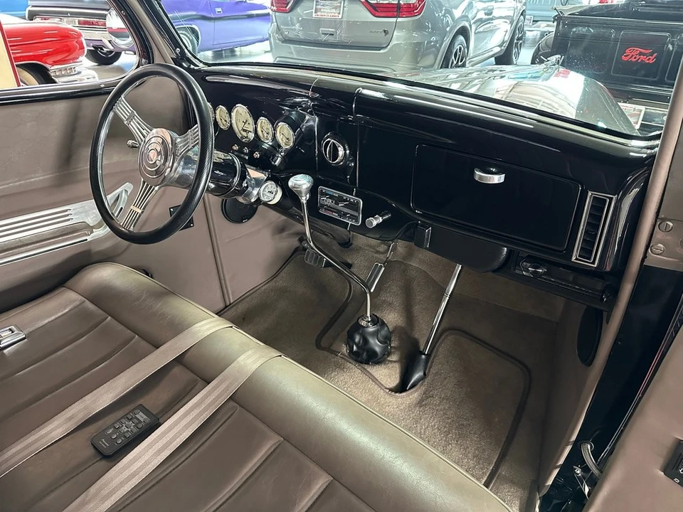 1935 Ford Model 48 & 68 - Image 29 of 31