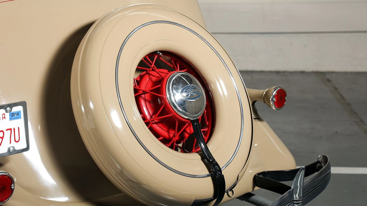 1935 Ford Standard & Deluxe & Super Deluxe - Image 17 of 31