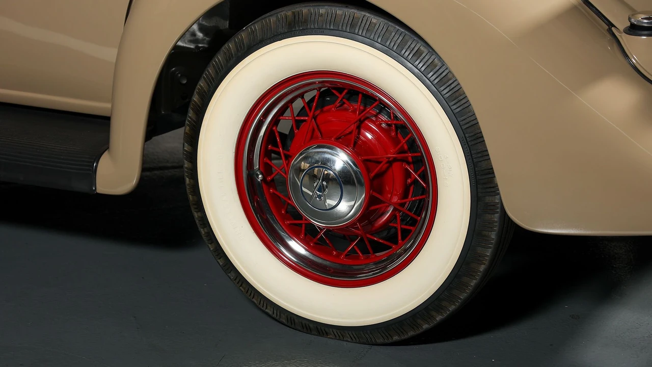 1935 Ford Standard & Deluxe & Super Deluxe - Image 19 of 31