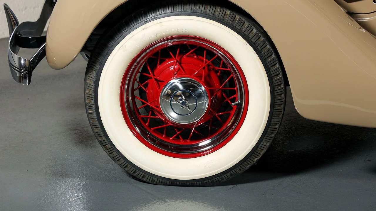 1935 Ford Standard & Deluxe & Super Deluxe - Image 20 of 31