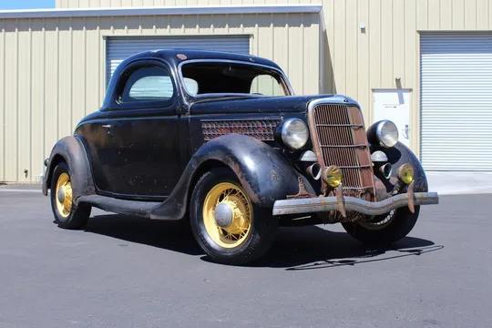 1935 Ford Deluxe 3-Window Coupe