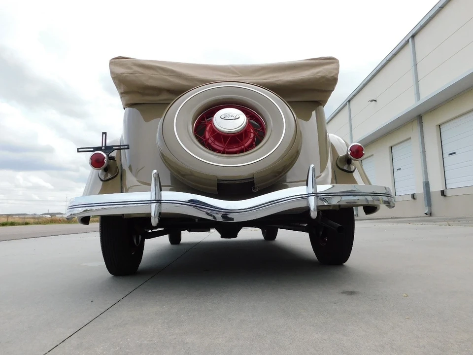 1935 Ford Model 48 & 68 - Image 11 of 12