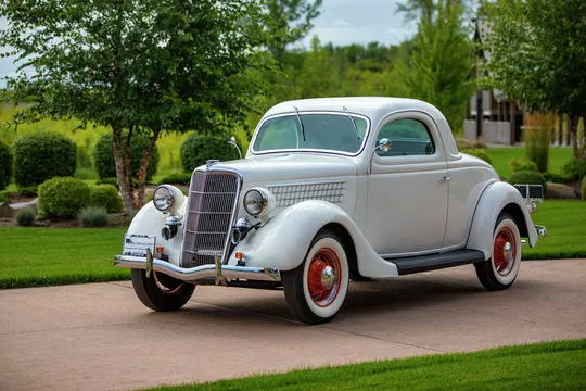 1935 Ford Model 48 3-Window Coupe