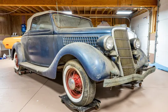 1935 Ford Model 48 Deluxe Cabriolet