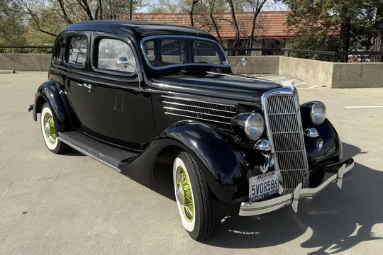 1935 Ford Model 48 Deluxe Fordor Sedan