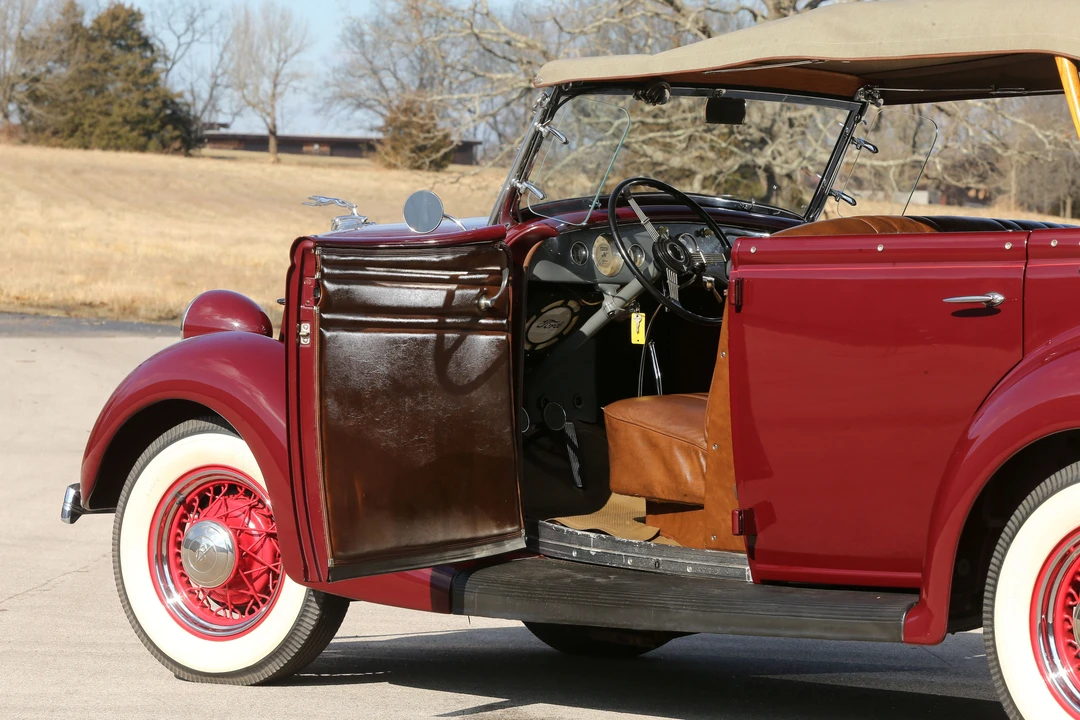 1935 Ford Model 48 & 68 - Image 6 of 31