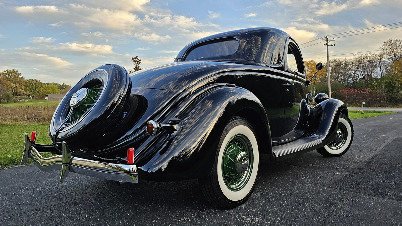 1935 Ford Model 48 & 68 - Image 10 of 31