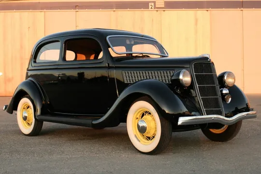 1935 Ford Model 48 Tudor Sedan
