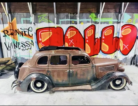 1935 Ford Model 48 Standard