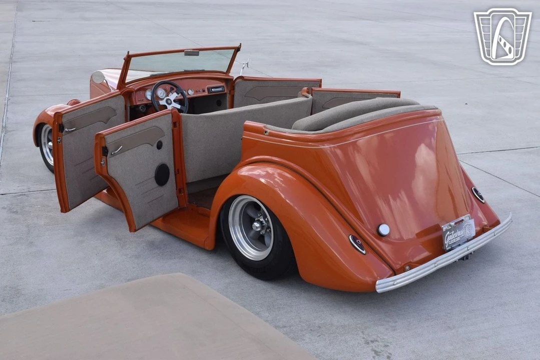1935 Ford Model 48 & 68 - Image 11 of 12