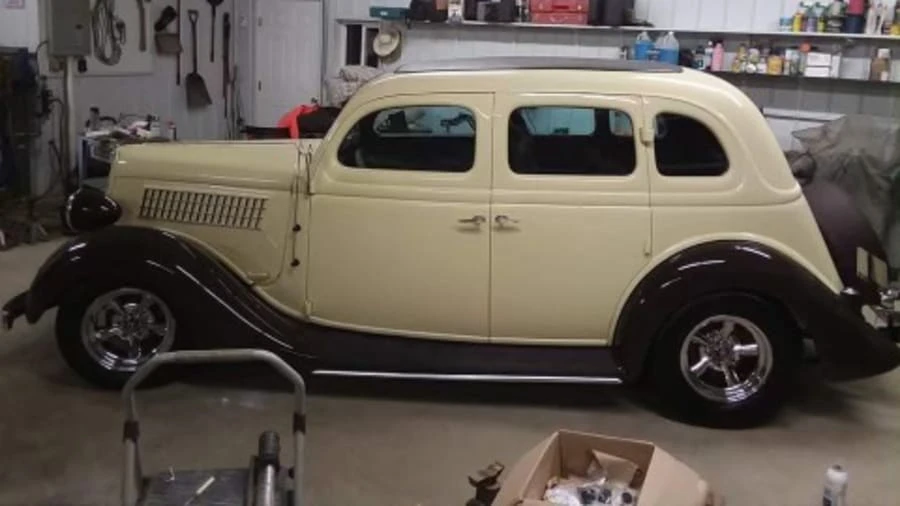 1935 Ford Model 48 & 68 - Image 6 of 7