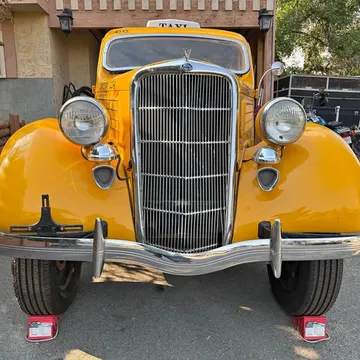 1935 Ford Tudor Humpback