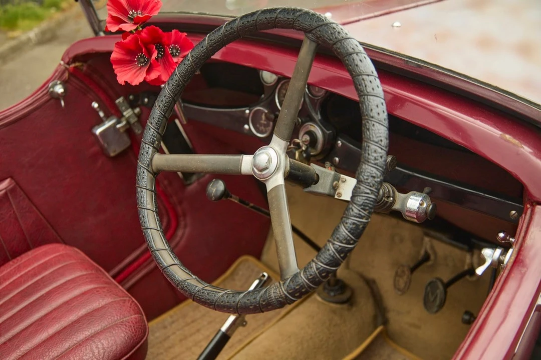 1935 Morris - Image 2 of 30