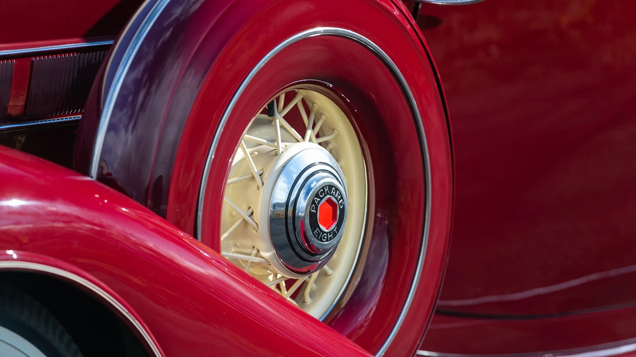 1935 Packard Eight - Image 11 of 16