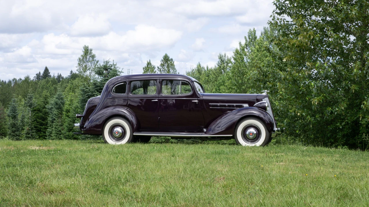 1935 Packard Eight - Image 12 of 31