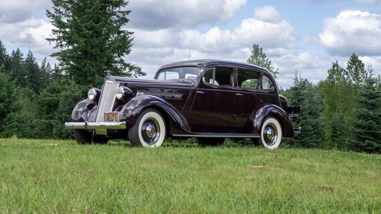 1935 Packard Eight - Image 8 of 31