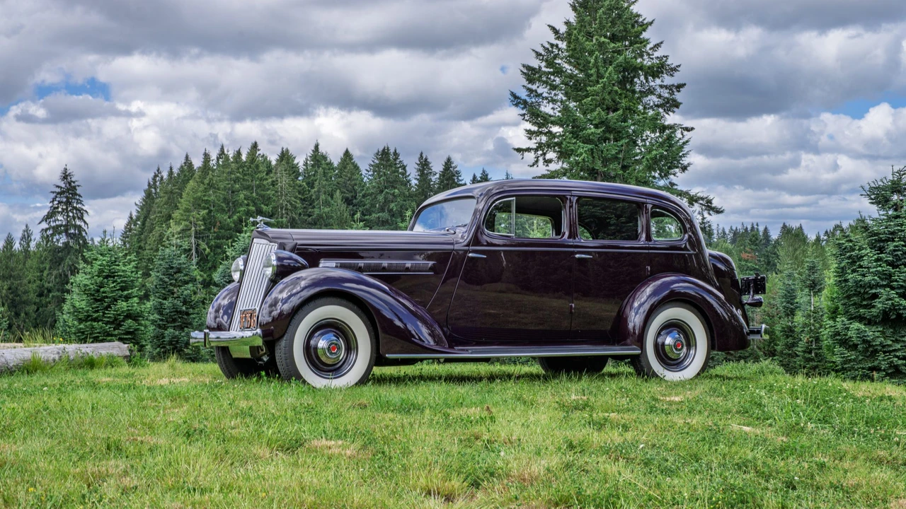 1935 Packard Eight - Image 10 of 31