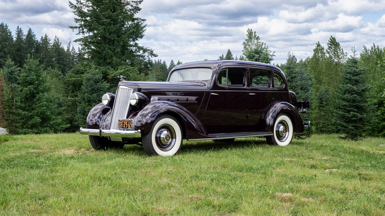 1935 Packard Eight - Image 9 of 31