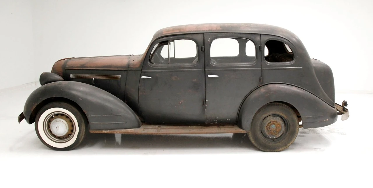 1935 Pontiac - Image 2 of 31