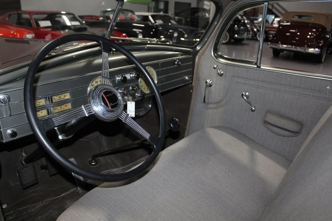 1936 Cadillac V-12 - Image 2 of 12