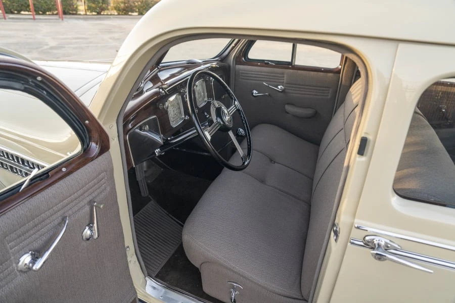 1936 Chrysler Airflow - Image 27 of 31