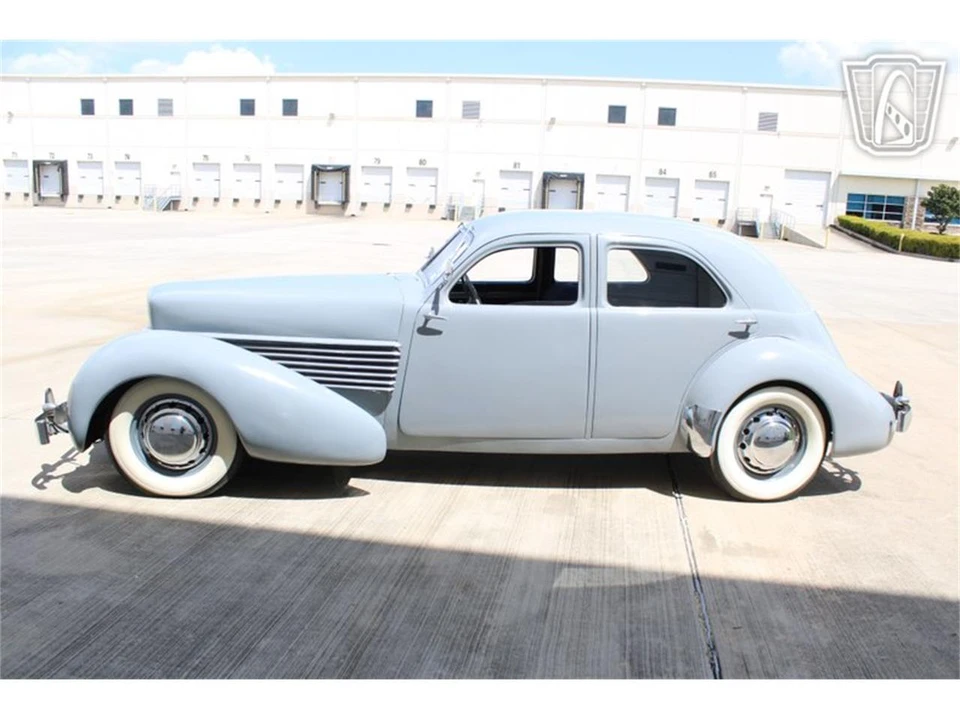 1936 Cord 810 & 812 - Image 2 of 31