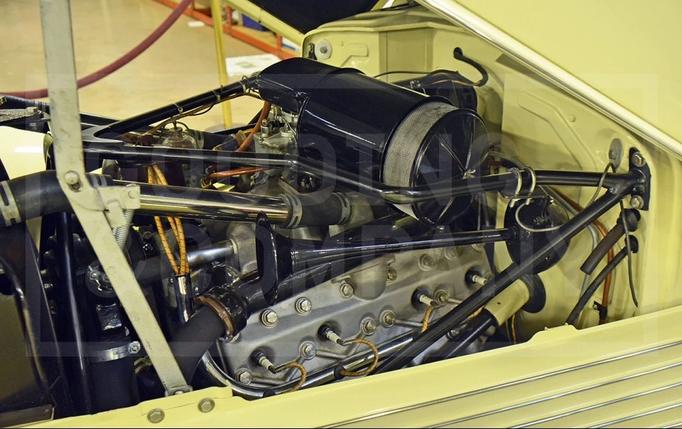 1936 Cord 810 & 812 - Image 17 of 18