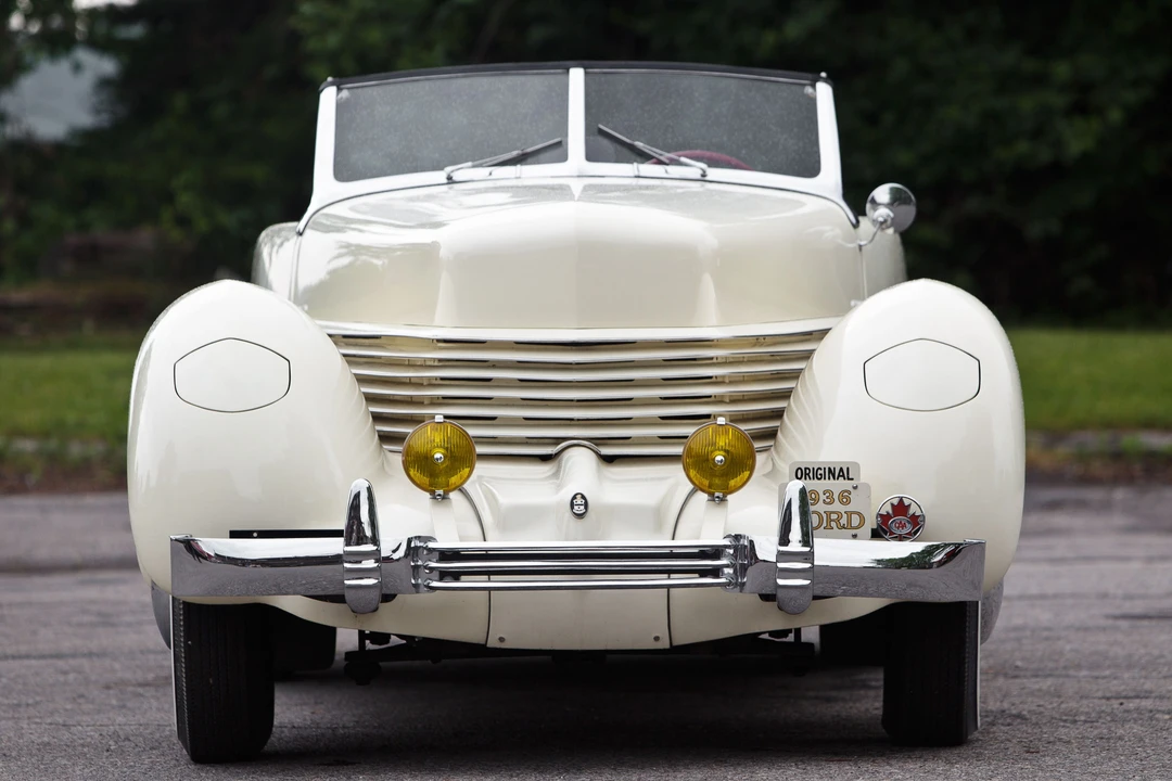 1936 Cord 810 & 812 - Image 9 of 13