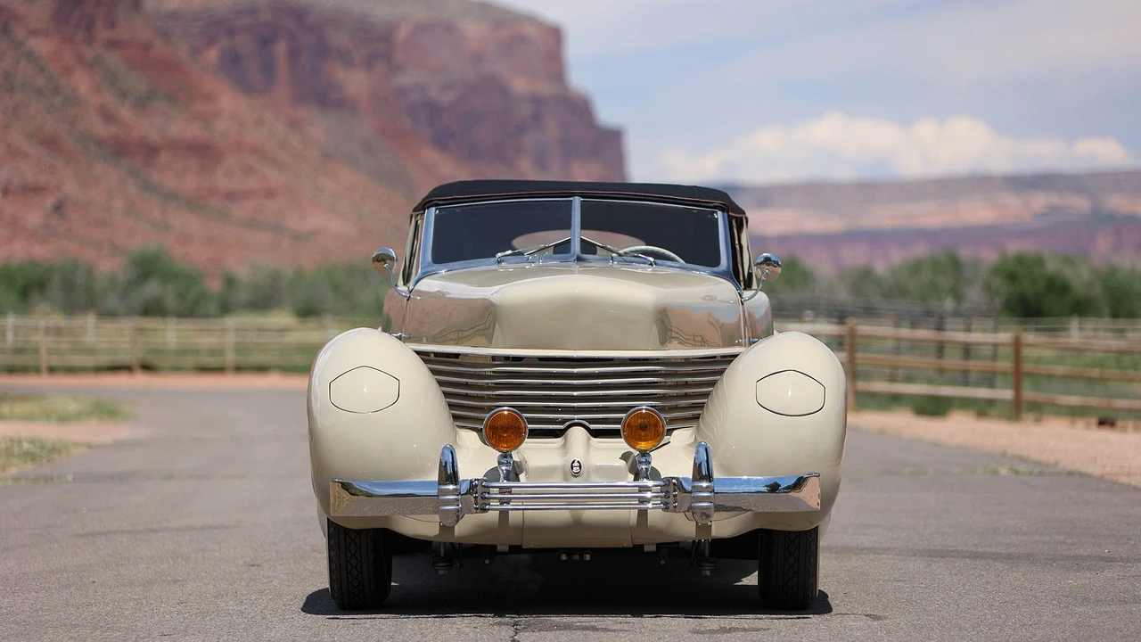 1936 Cord 810 & 812 - Image 31 of 31