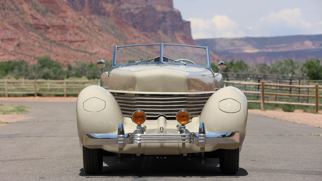 1936 Cord 810 & 812 - Image 25 of 31