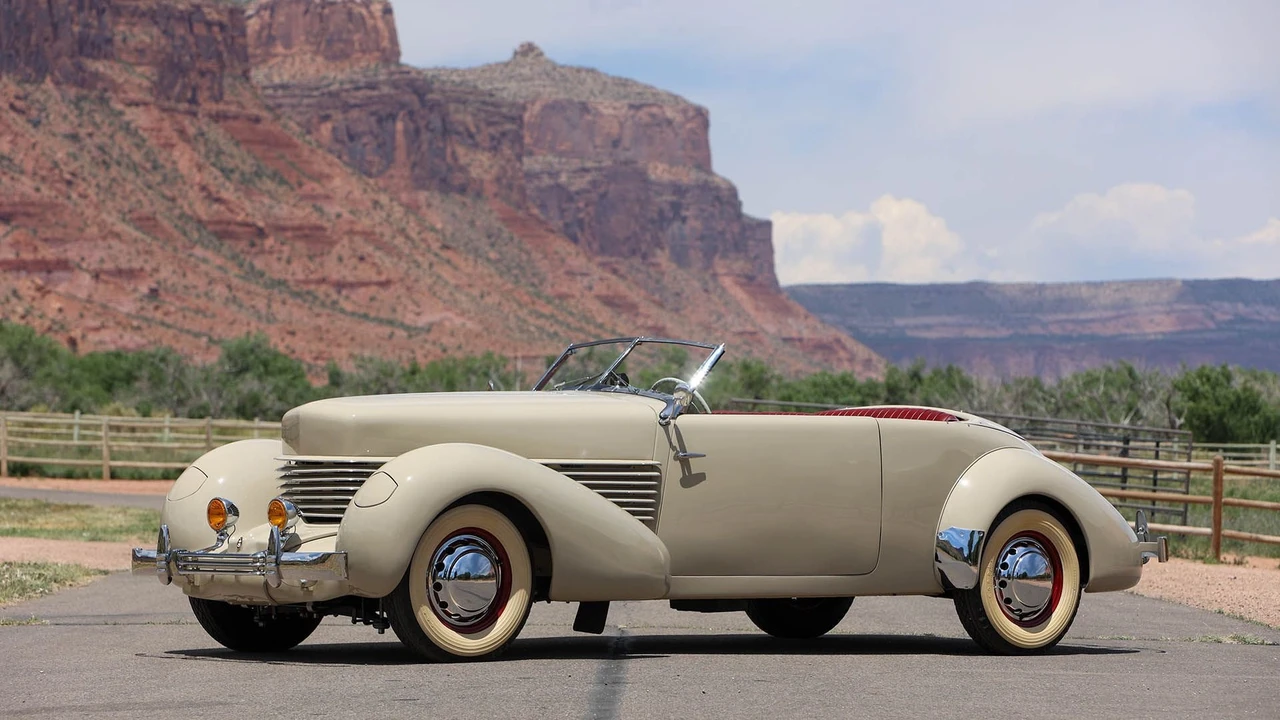 1936 Cord 810 & 812 - Image 10 of 31
