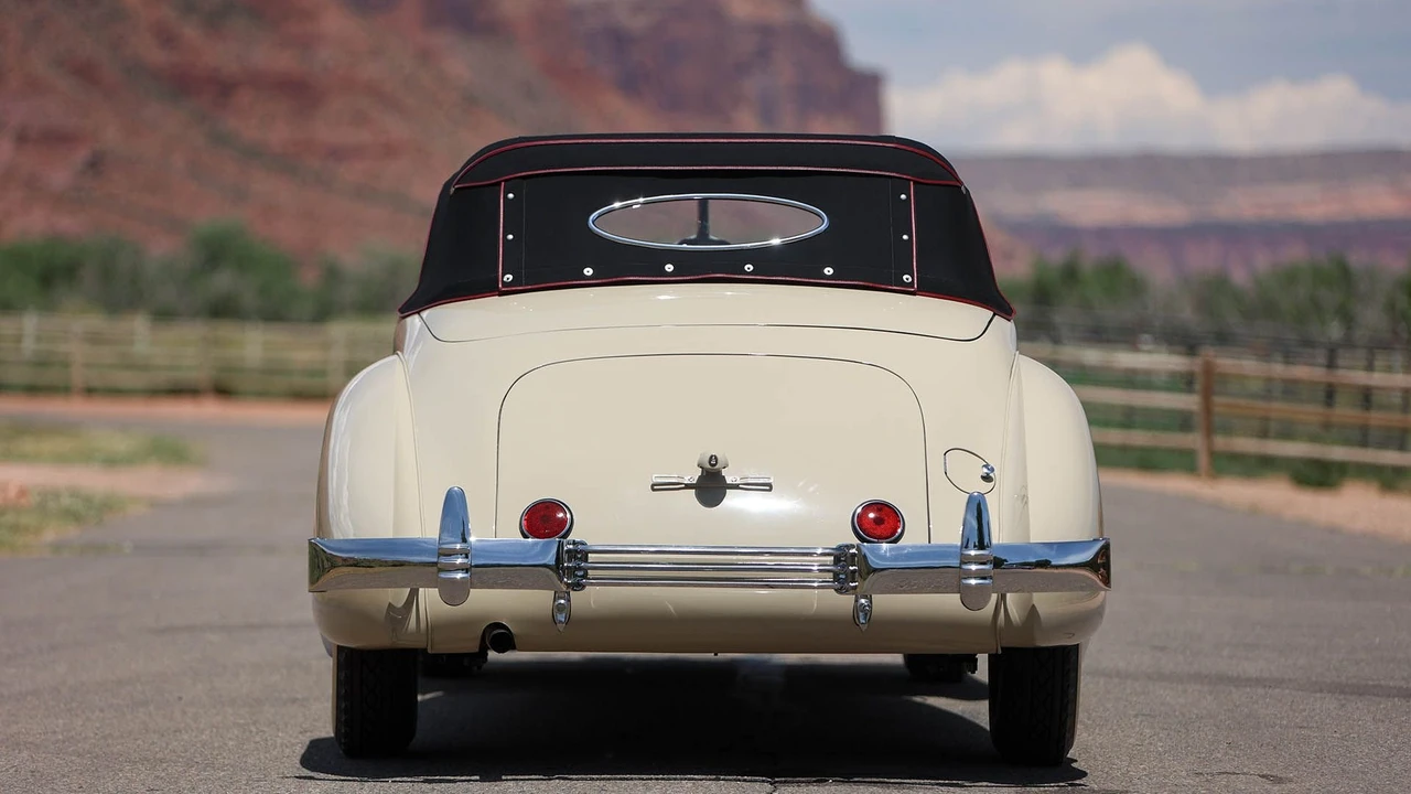 1936 Cord 810 & 812 - Image 28 of 31