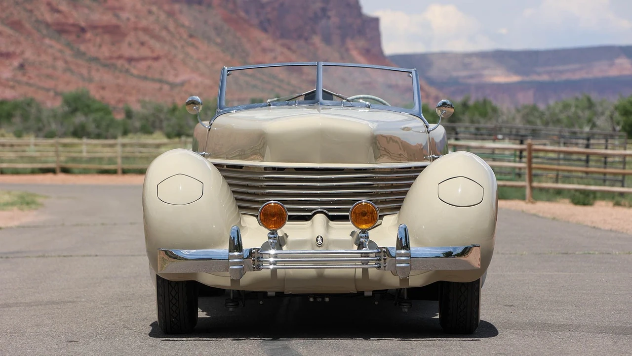 1936 Cord 810 & 812 - Image 24 of 31