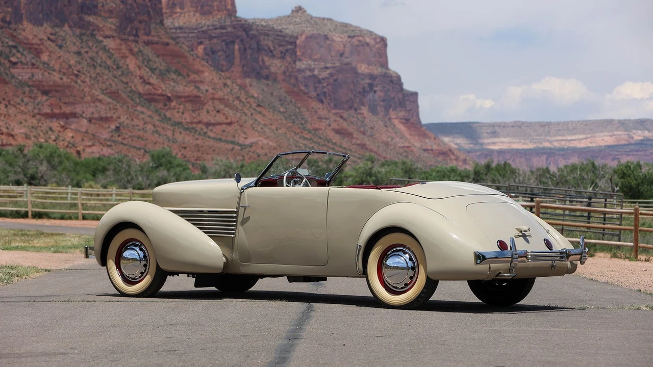1936 Cord 810 & 812 - Image 23 of 31