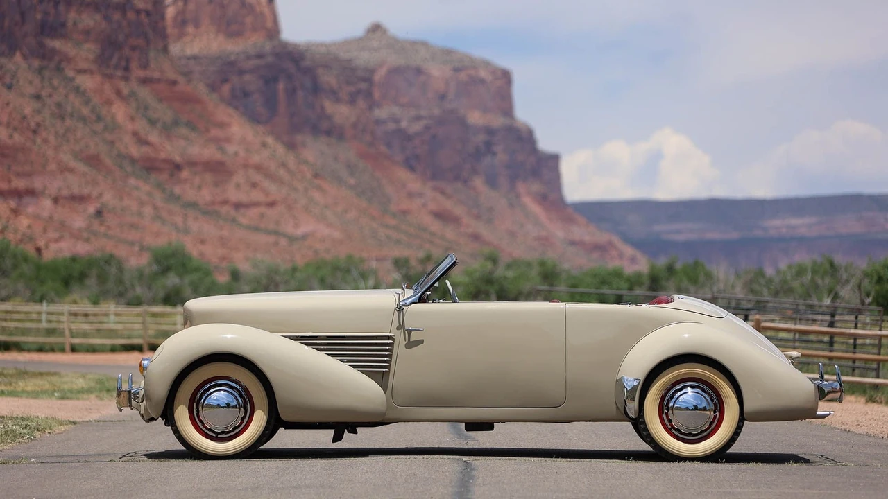 1936 Cord 810 & 812 - Image 6 of 31